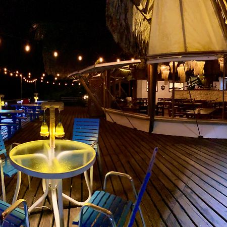 Villa Caribe Livingston Bagian luar foto
