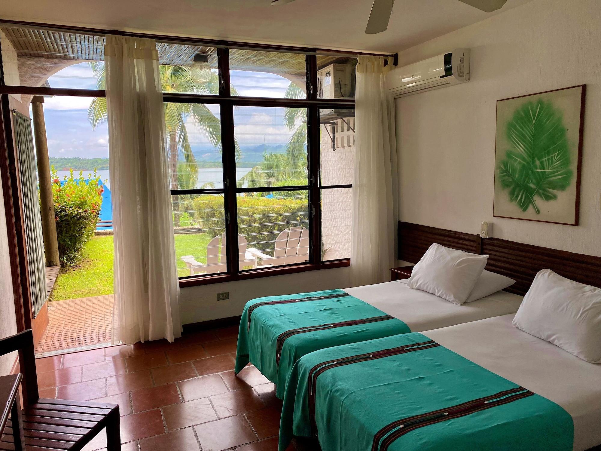 Villa Caribe Livingston Bagian luar foto