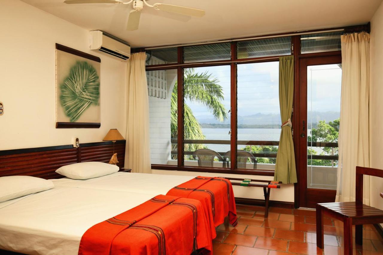 Villa Caribe Livingston Bagian luar foto