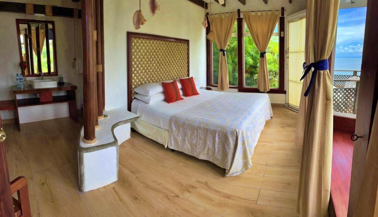Villa Caribe Livingston Bagian luar foto